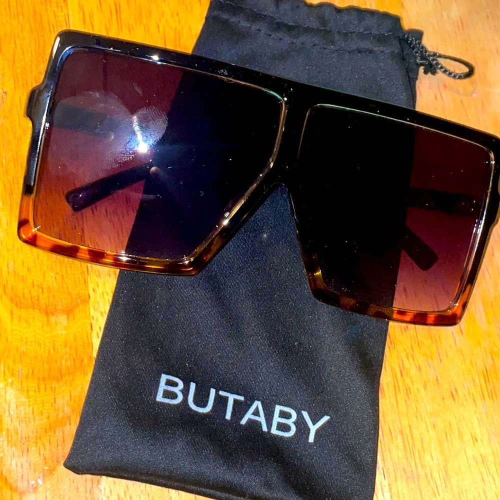 Oversized Fashion Wear Sunglasses Black Animal Print Square Frame BY BUTABY